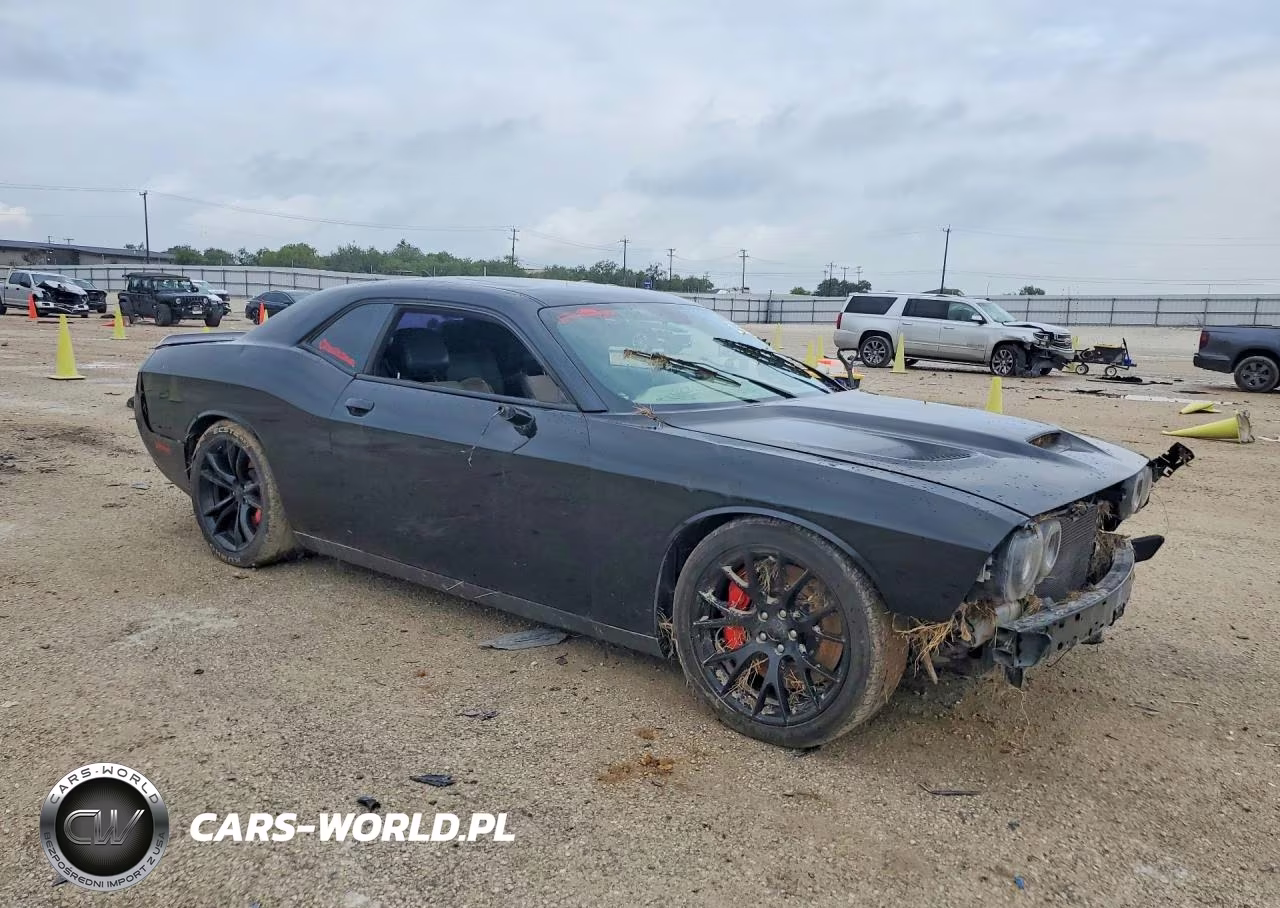 2015 Dodge Challenger Srt 392 VIN:2C3CDZDJ2FH910492 - 4