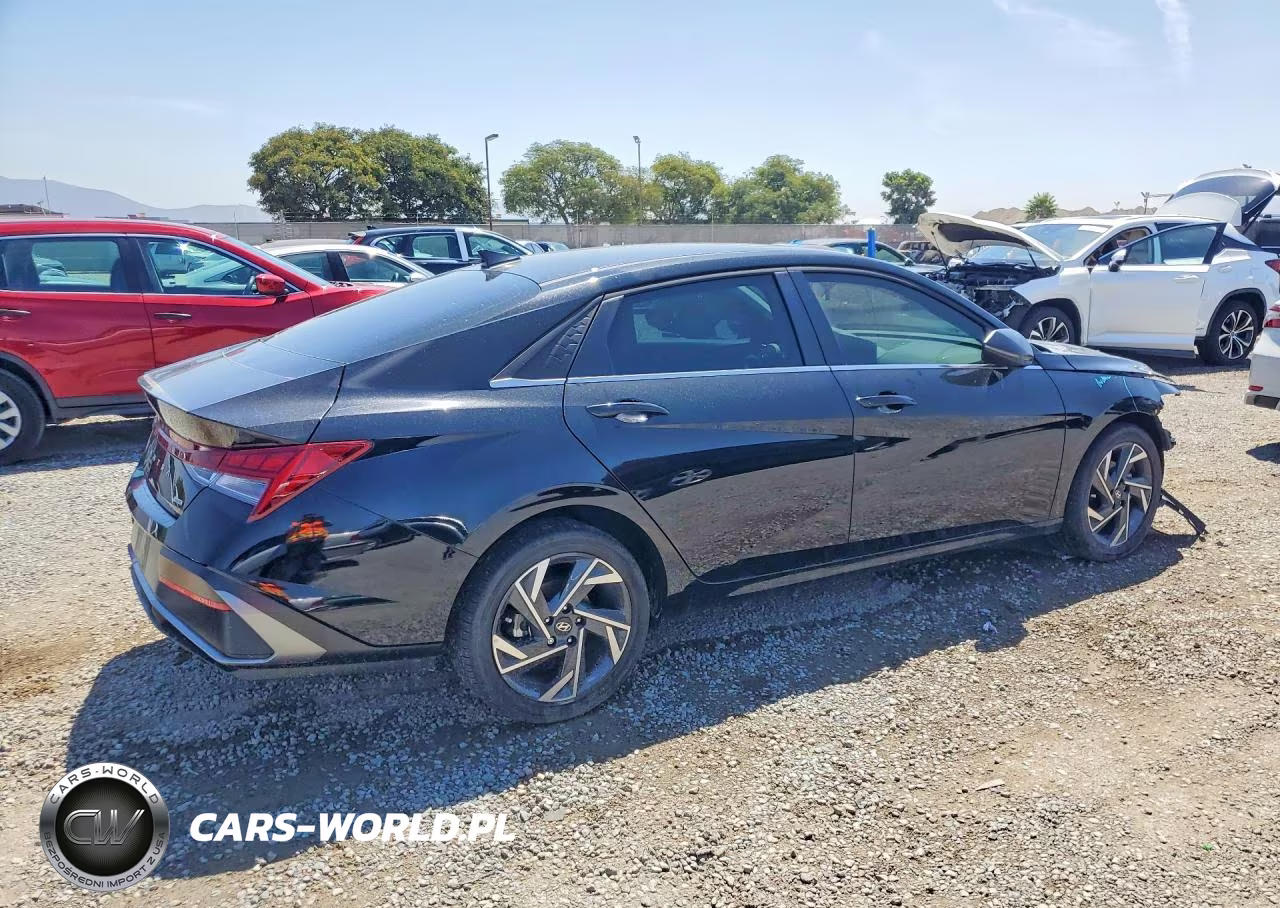 2025 Hyundai Elantra Limited VIN:KMHLN4DJXSU149712 - 3
