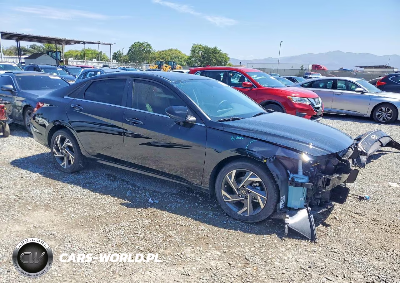 2025 Hyundai Elantra Limited VIN:KMHLN4DJXSU149712 - 4