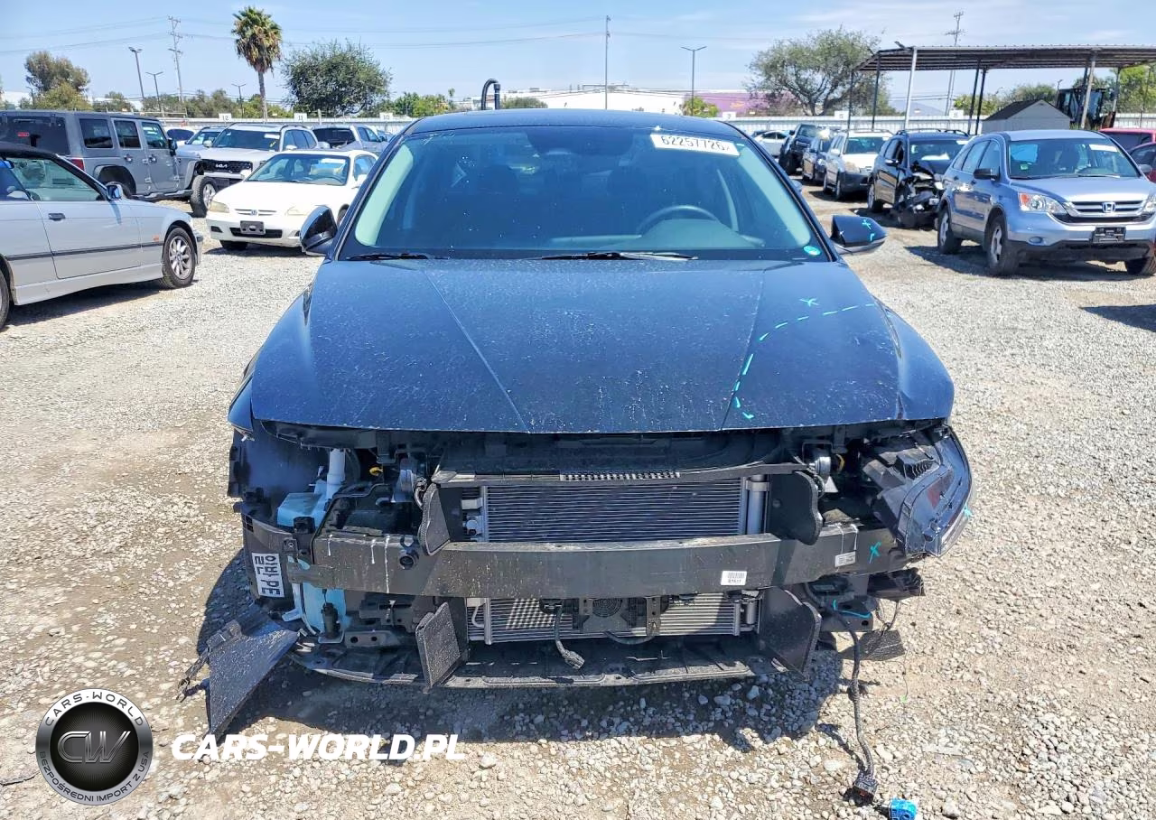 2025 Hyundai Elantra Limited VIN:KMHLN4DJXSU149712 - 5