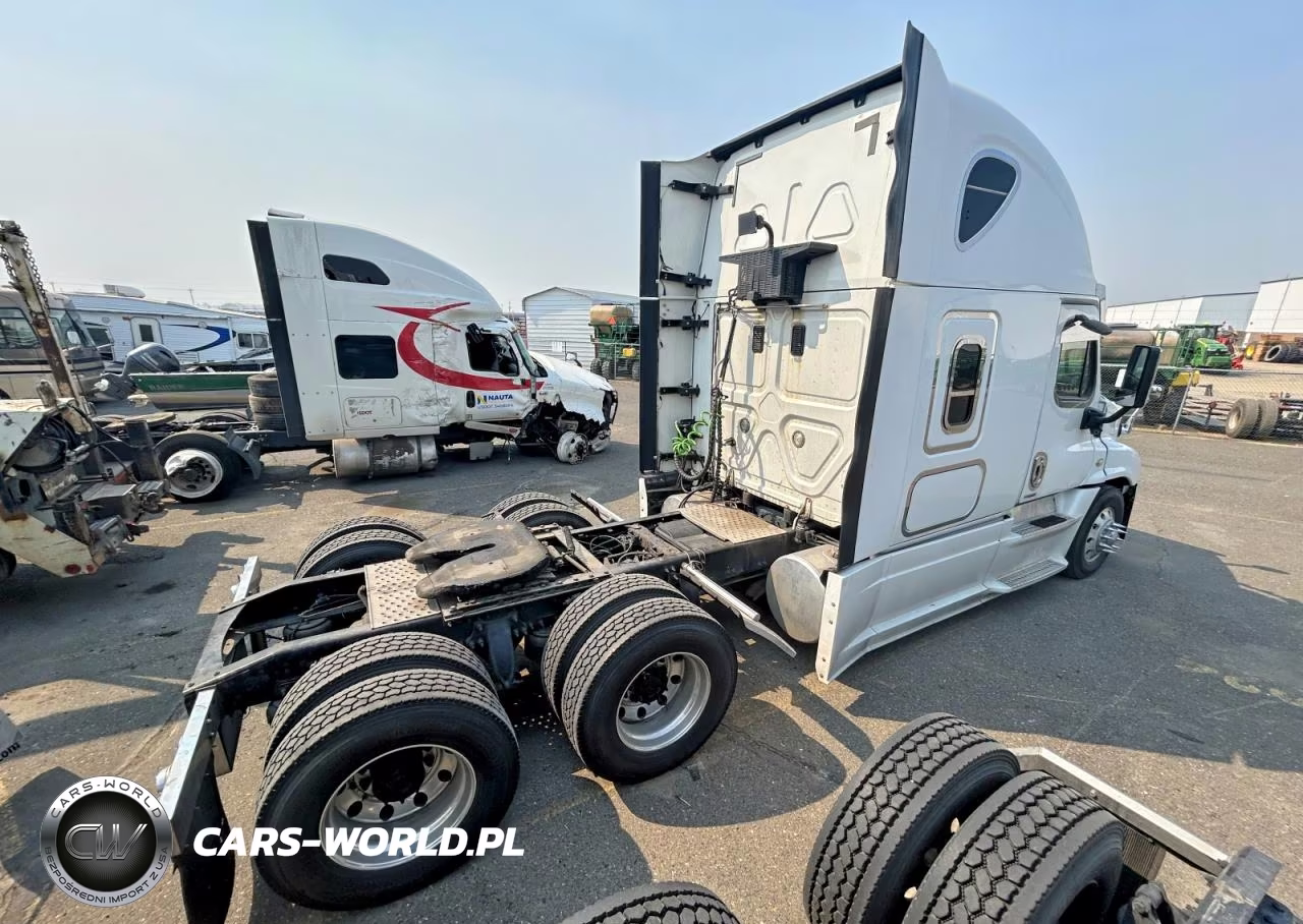 2016 Freightliner Cascadia 125 Semi Truck VIN:1FUJGLD56GLGN3573 - 3