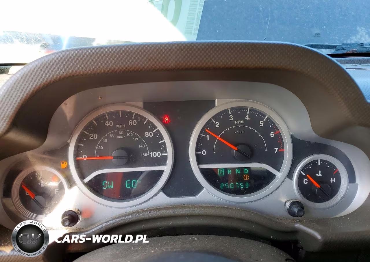 2008 Jeep Wrangler Unlimited Sahara VIN:1J4GA59108L552770 - 9
