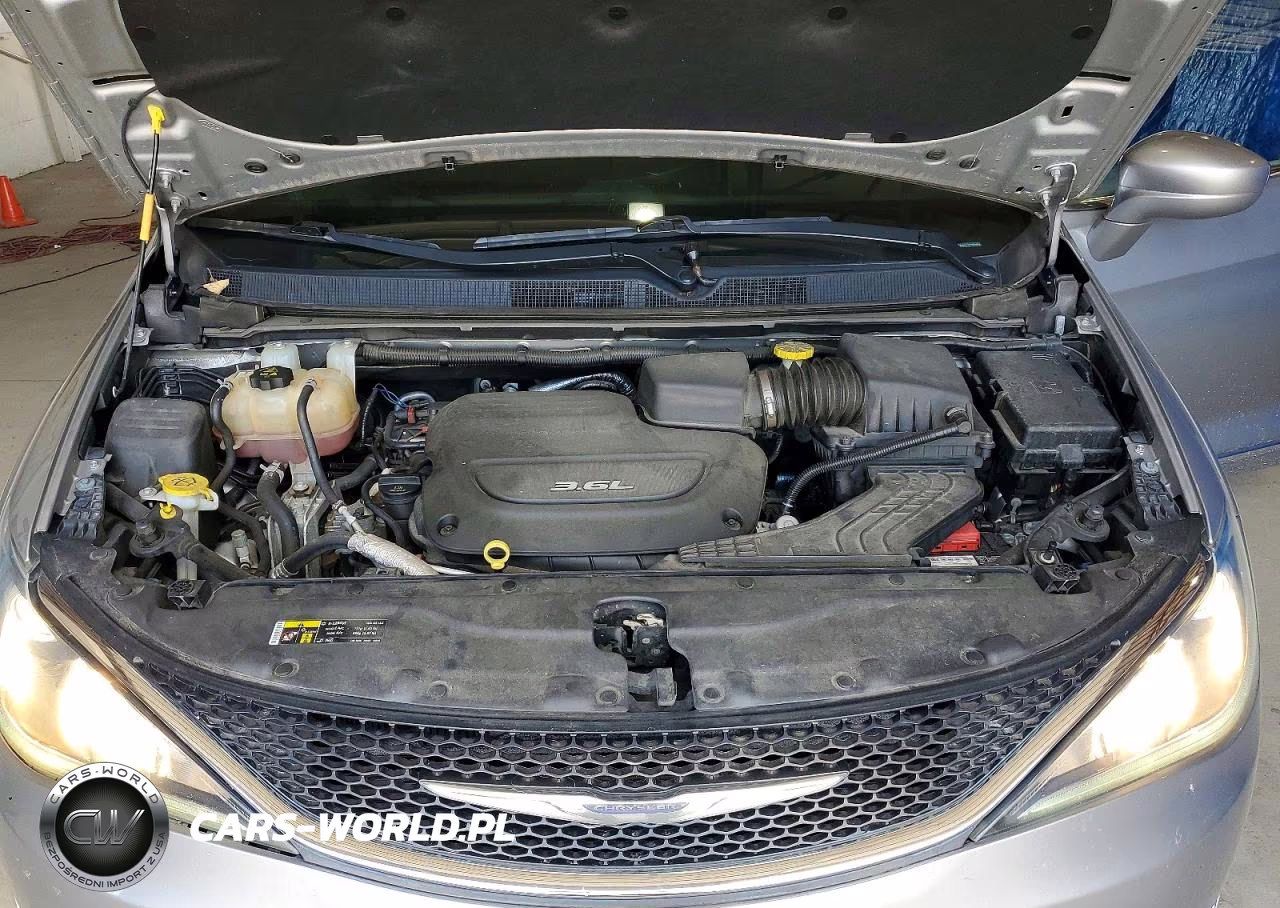 2017 Chrysler Pacifica Touring L VIN:2C4RC1BG5HR795059 - 12
