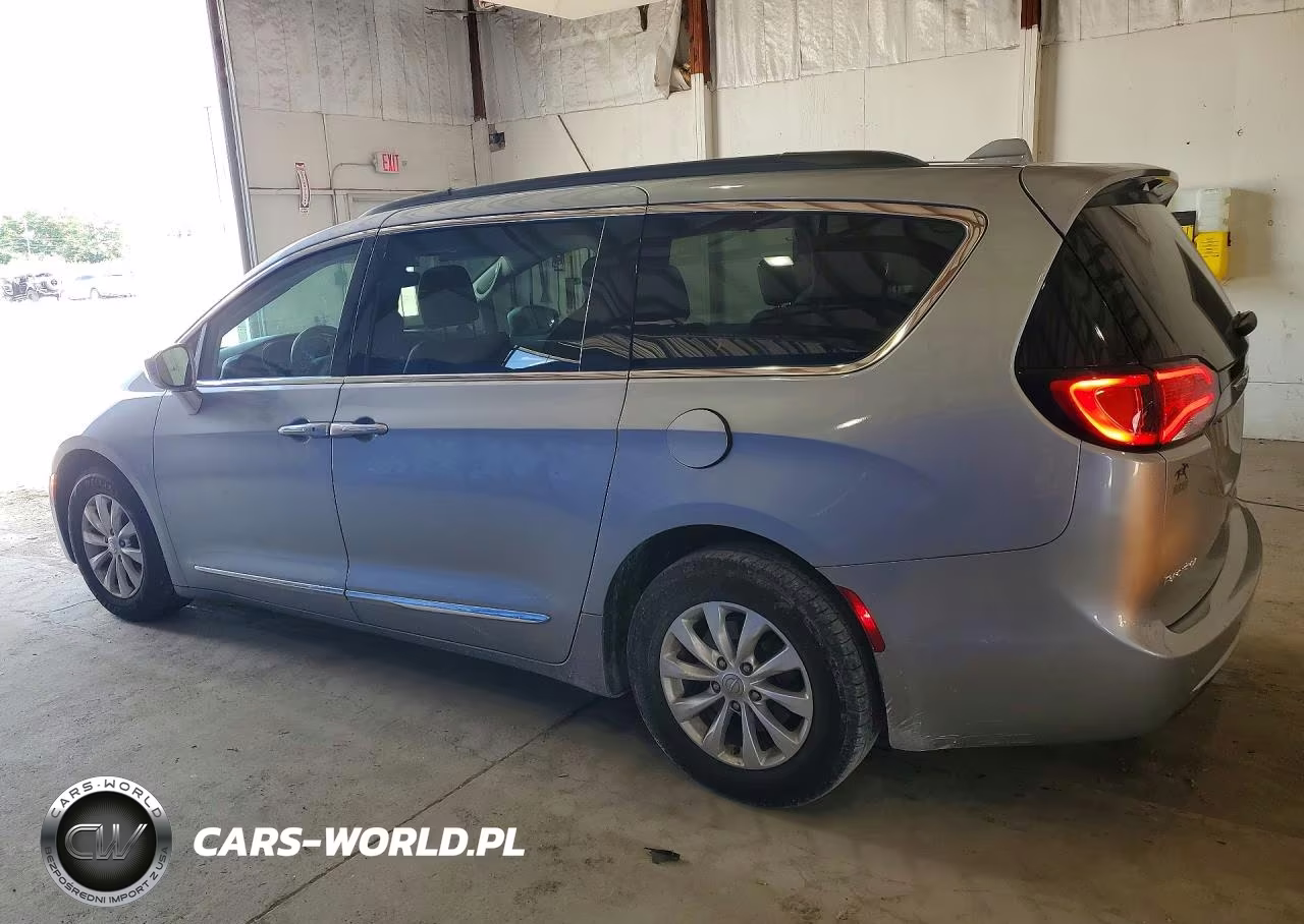 2017 Chrysler Pacifica Touring L VIN:2C4RC1BG5HR795059 - 2