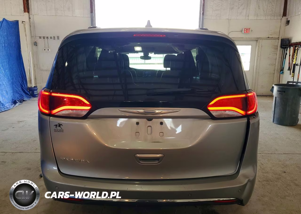 2017 Chrysler Pacifica Touring L VIN:2C4RC1BG5HR795059 - 6
