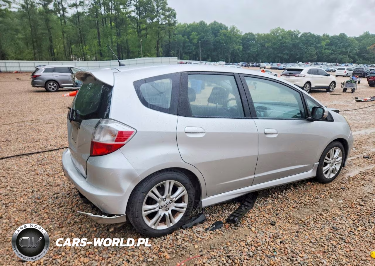 2011 Honda Fit Sport VIN:JHMGE8H54BC027782 - 3