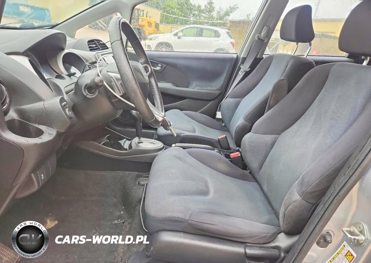 2011 Honda Fit Sport VIN:JHMGE8H54BC027782 - 7