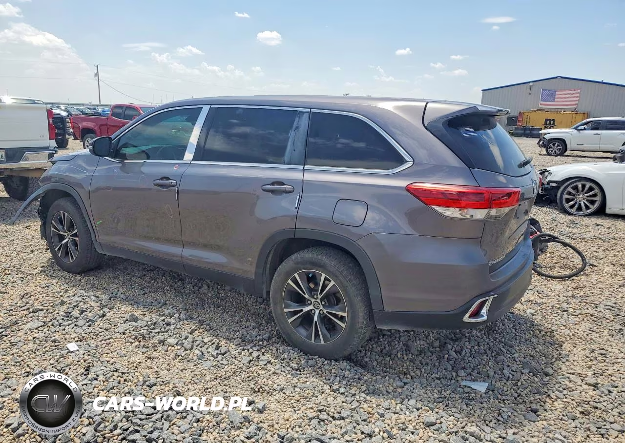 2019 Toyota Highlander Le VIN:5TDZARFH7KS047306 - 2