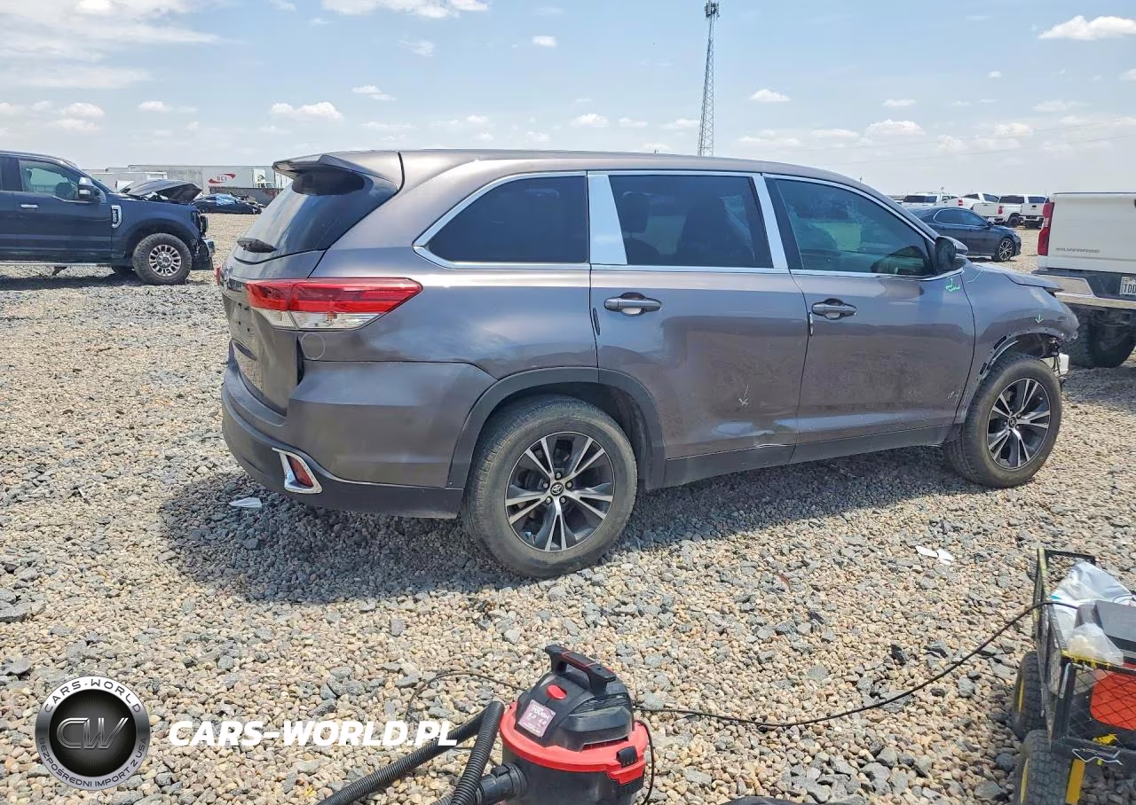 2019 Toyota Highlander Le VIN:5TDZARFH7KS047306 - 3