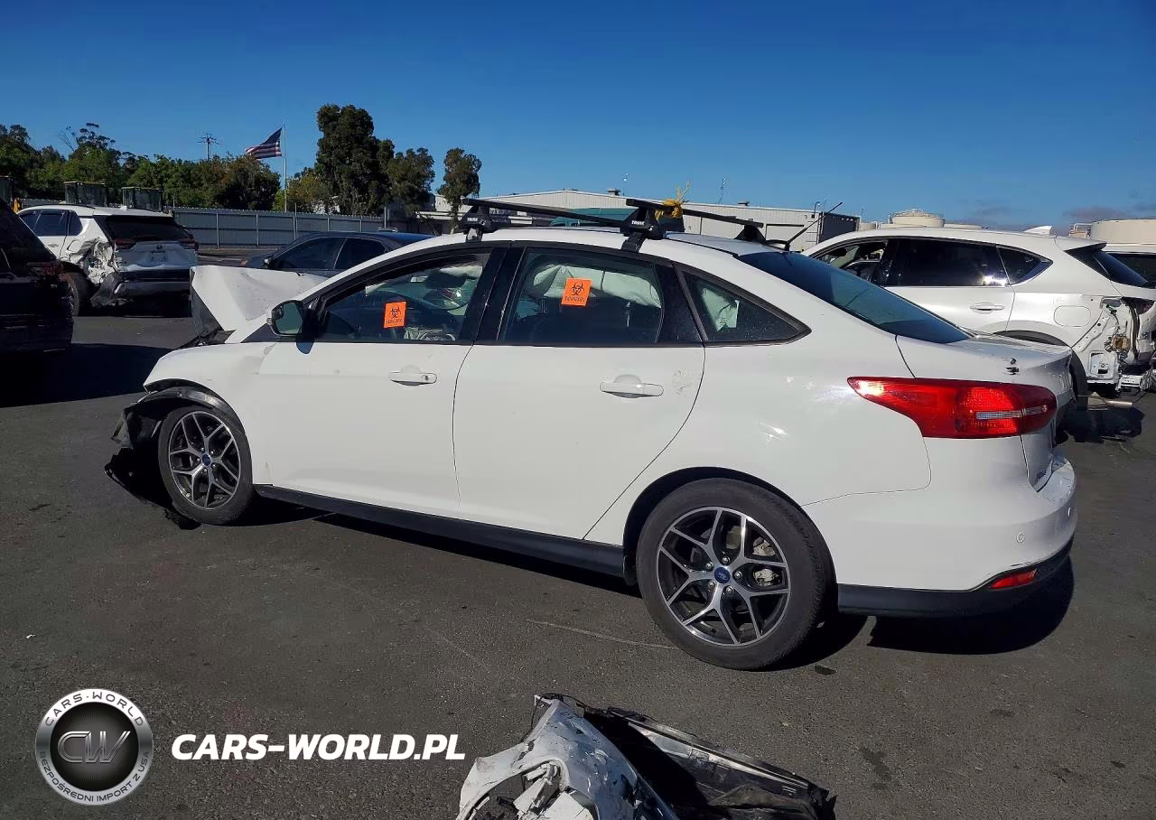 2017 Ford Focus Sel VIN:1FADP3H23HL333443 - 2