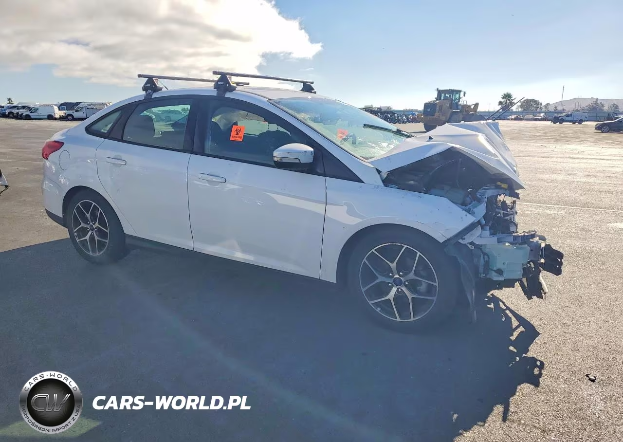 2017 Ford Focus Sel VIN:1FADP3H23HL333443 - 4