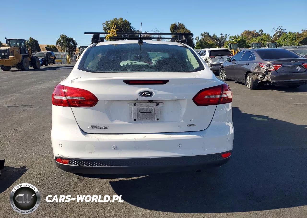 2017 Ford Focus Sel VIN:1FADP3H23HL333443 - 6