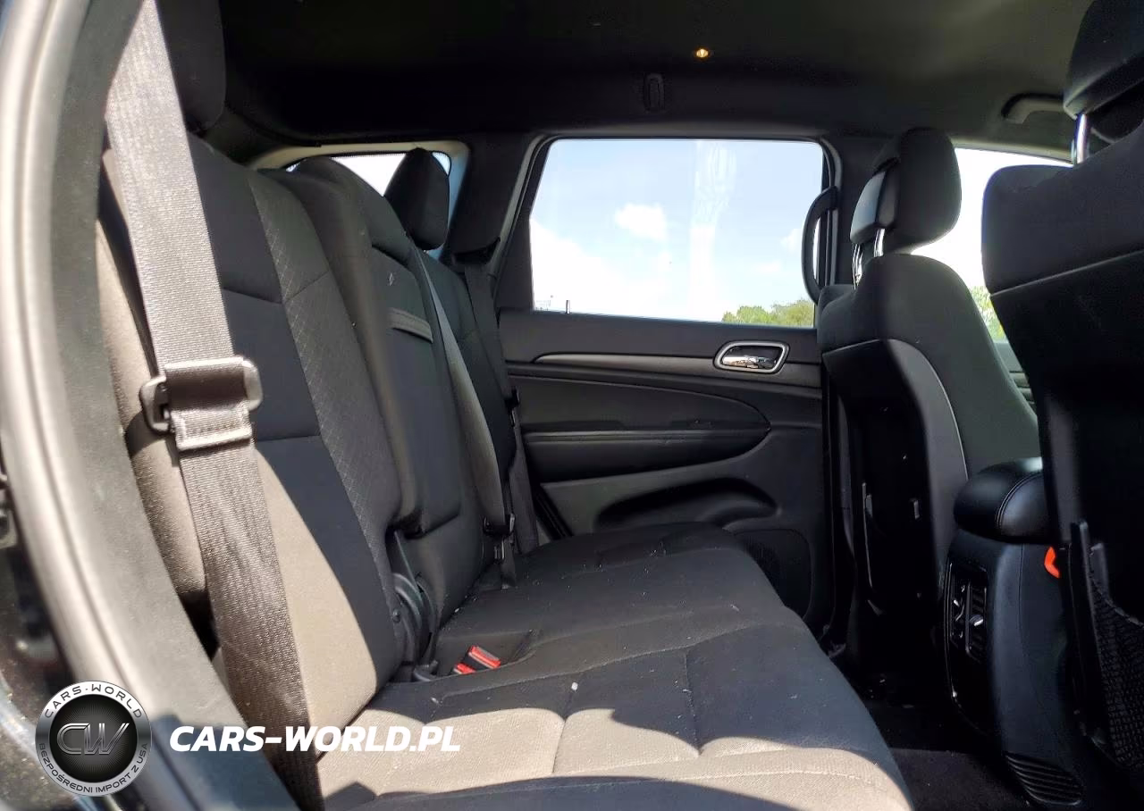 2018 Jeep Grand Cherokee Laredo VIN:1C4RJFAGXJC166142 - 11