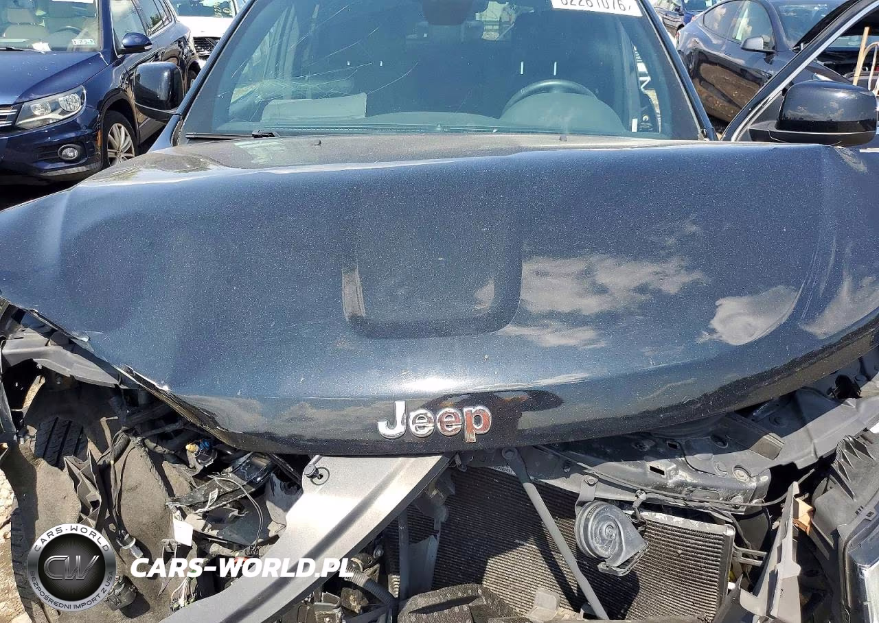2018 Jeep Grand Cherokee Laredo VIN:1C4RJFAGXJC166142 - 12