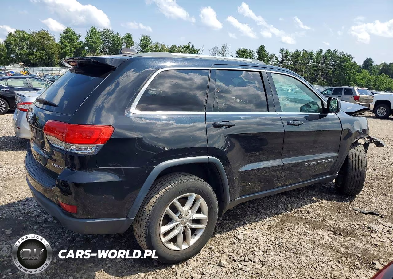 2018 Jeep Grand Cherokee Laredo VIN:1C4RJFAGXJC166142 - 3