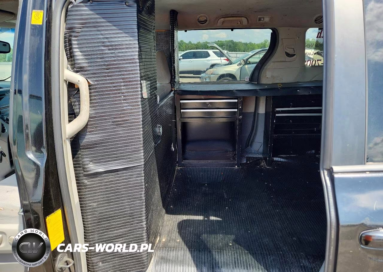 2012 Toyota Sienna Le VIN:5TDKK3DC1CS198615 - 10