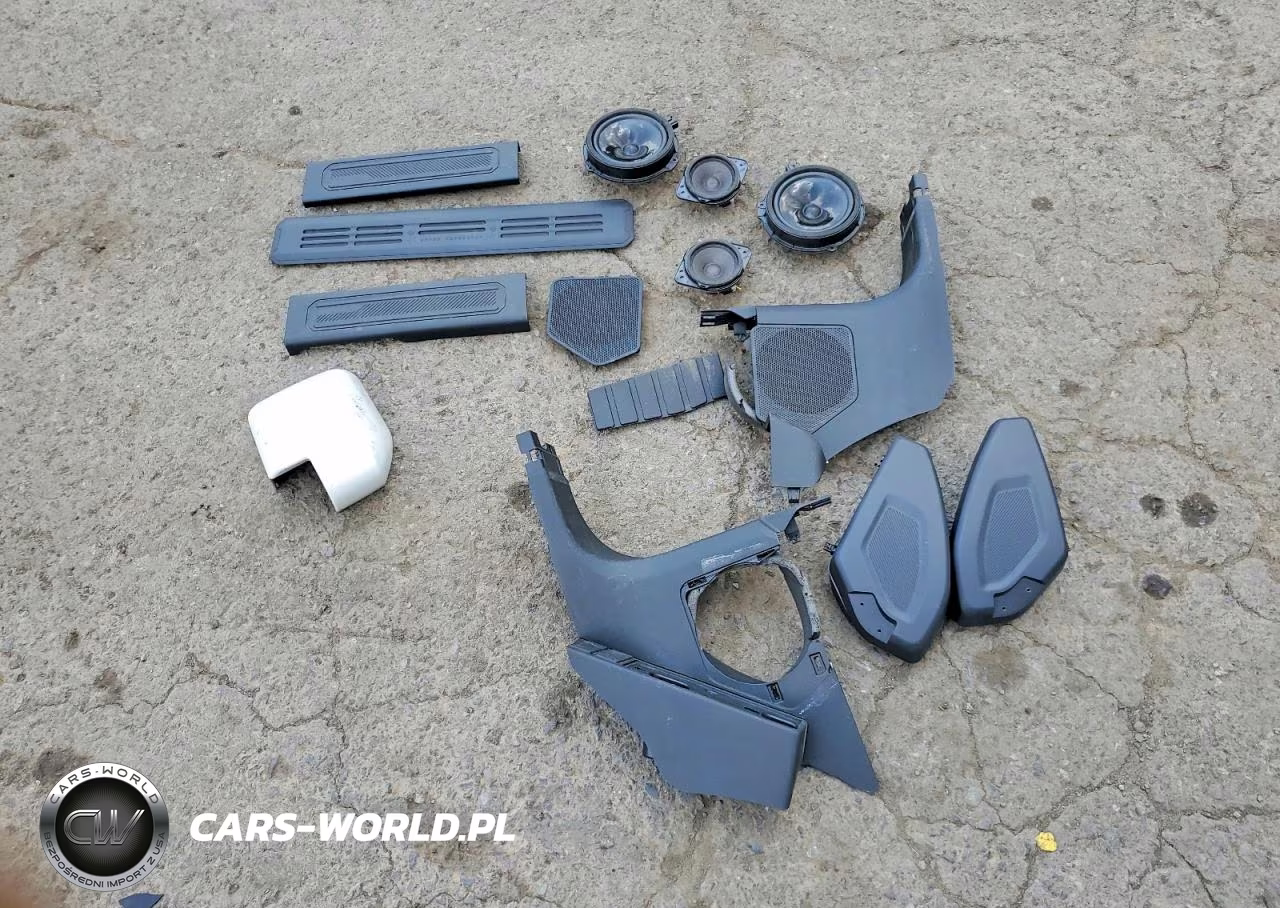 2023 Ford Bronco Base VIN:1FMDE5BH6PLC00906 - 13