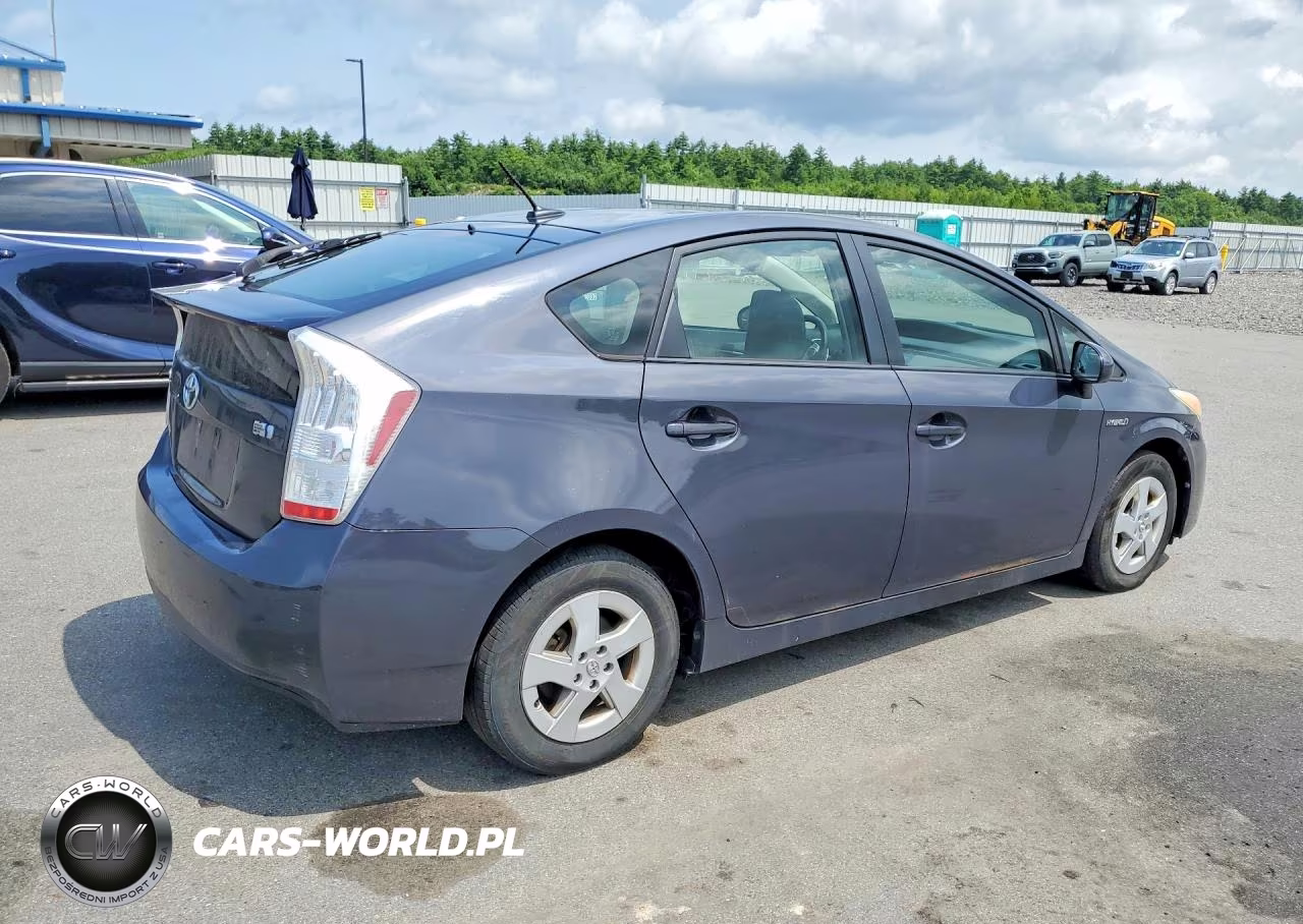 2011 Toyota Prius Two VIN:JTDKN3DUXB0295992 - 3
