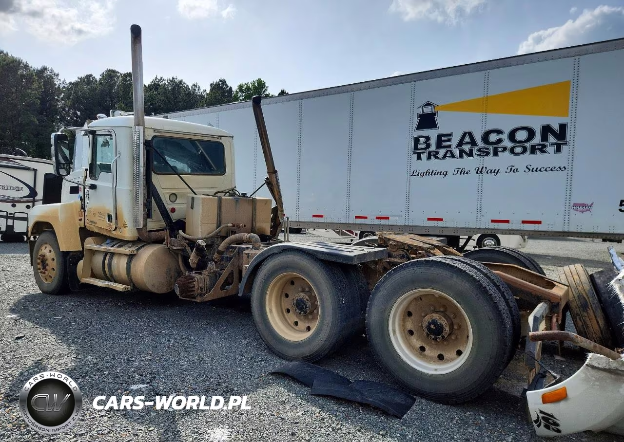 2022 Mack Pinnacle Semi Truck VIN:1M1PN4GYXNM009839 - 3