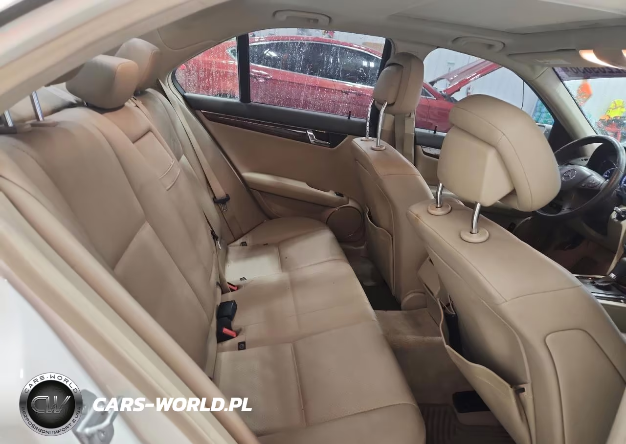 2011 Mercedes-Benz C 300 VIN:WDDGF5EB8BA416806 - 10