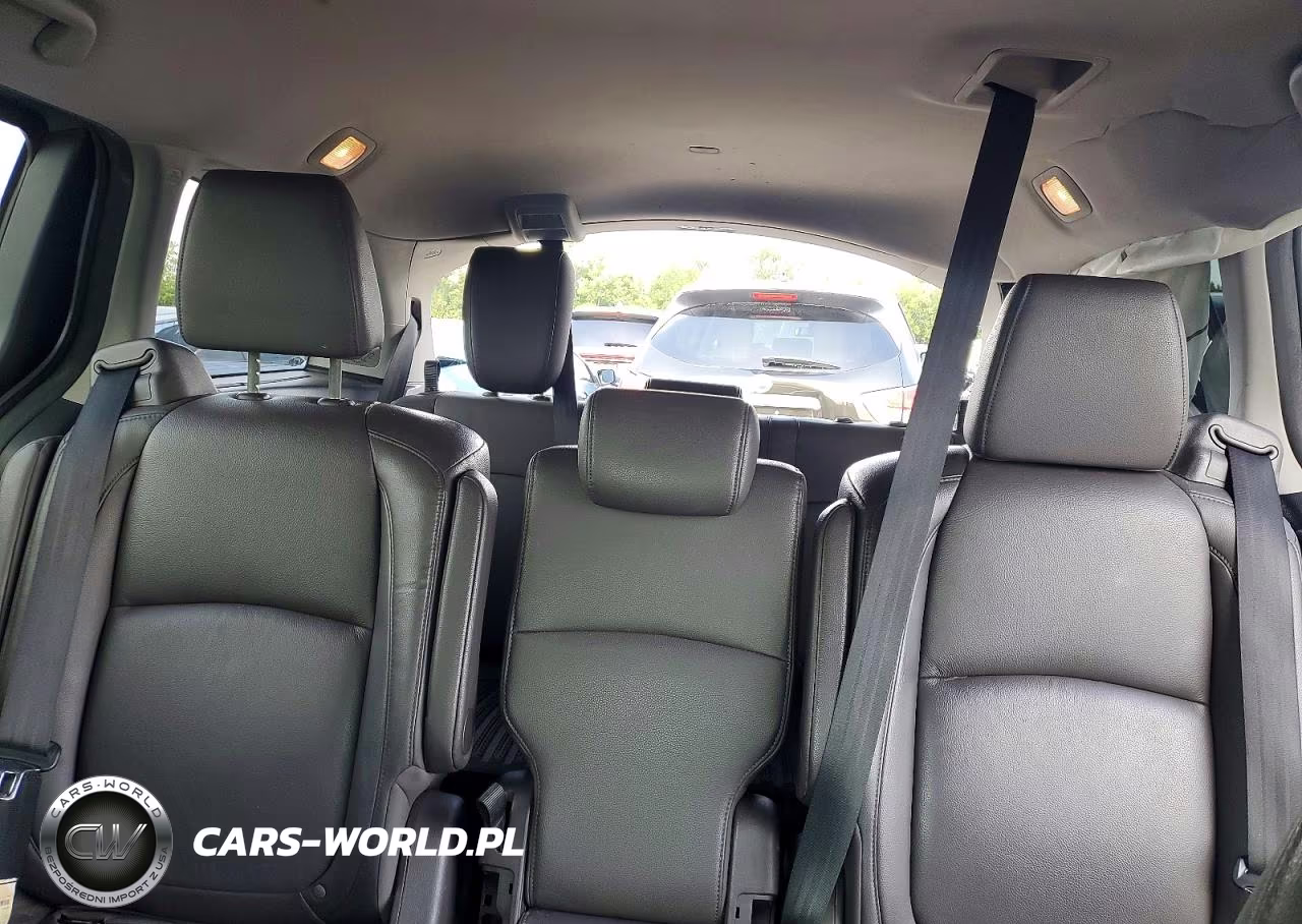 2018 Honda Odyssey Elite VIN:5FNRL6H92JB105212 - 10