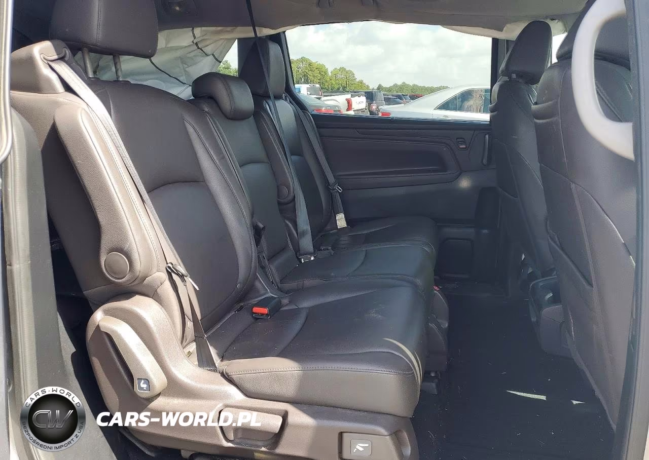 2018 Honda Odyssey Elite VIN:5FNRL6H92JB105212 - 11