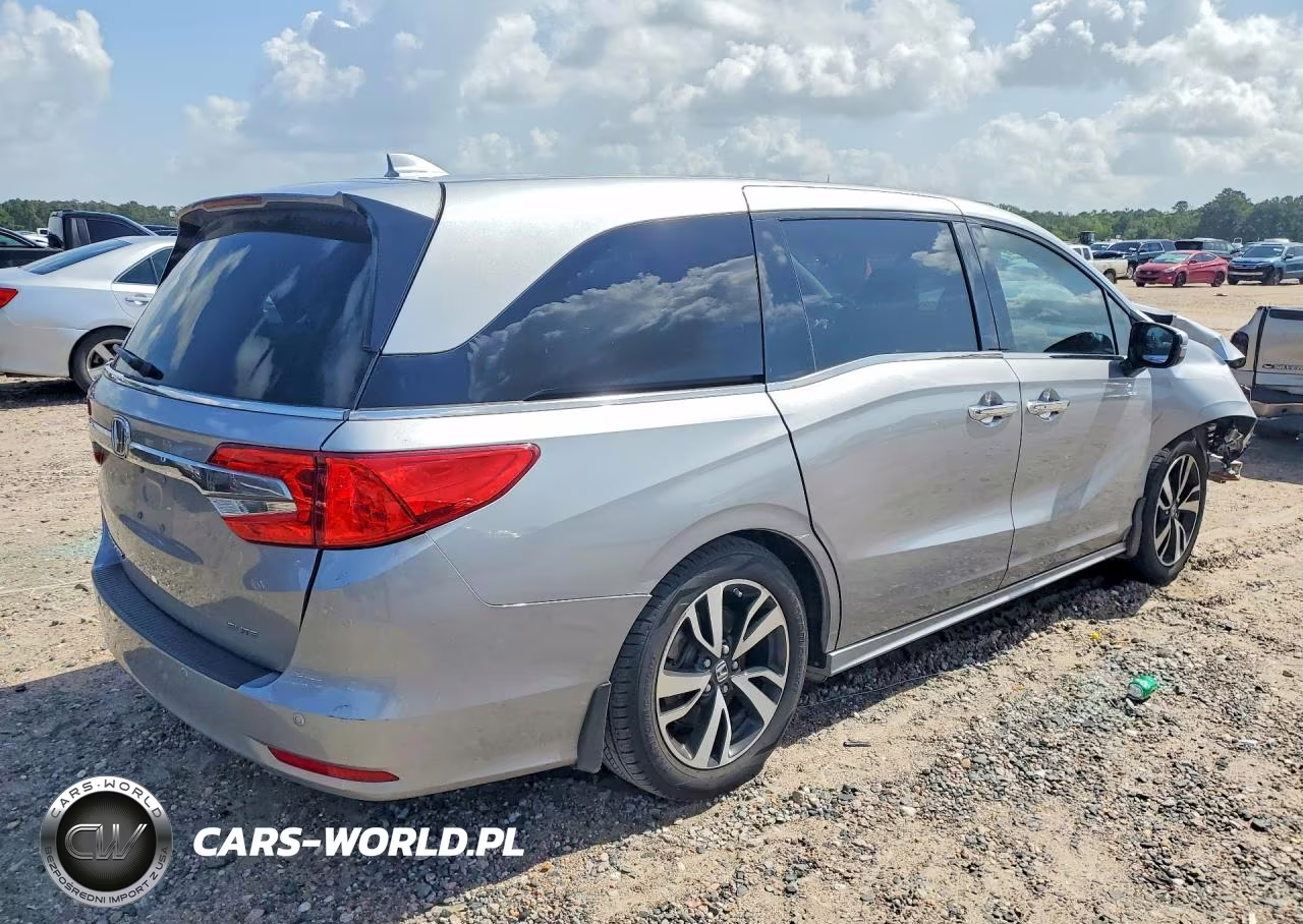 2018 Honda Odyssey Elite VIN:5FNRL6H92JB105212 - 3
