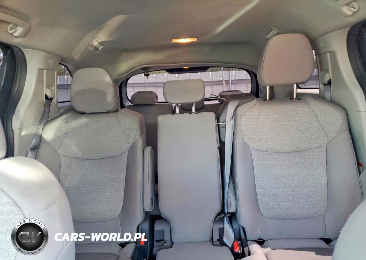 2023 Toyota Sienna Le VIN:5TDKRKEC2PS174592 - 10