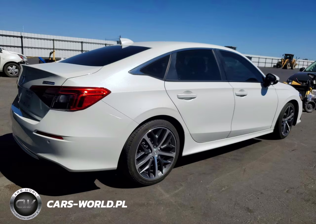 2024 Honda Civic Touring VIN:2HGFE1F96RH330100 - 3