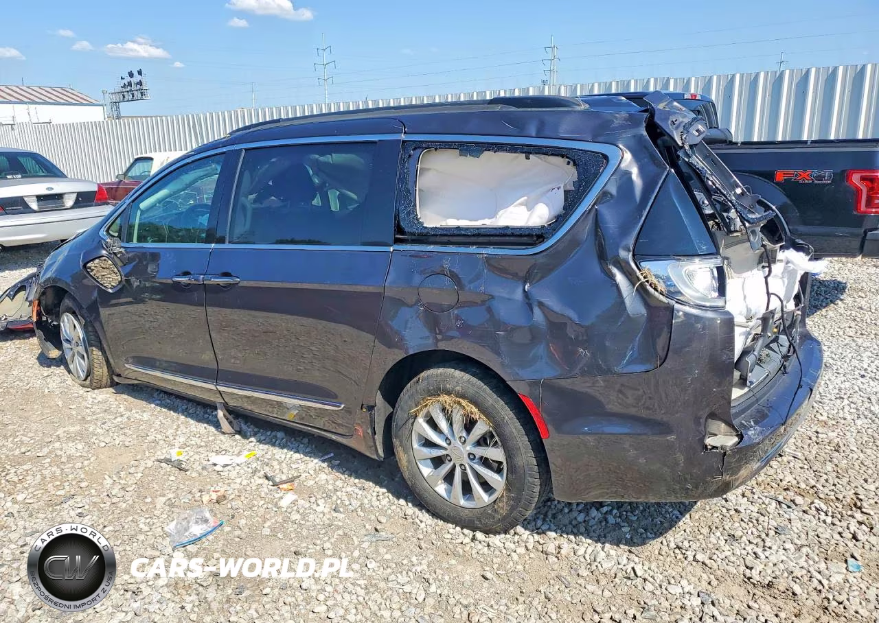 2017 Chrysler Pacifica Touring L VIN:2C4RC1BG9HR762453 - 2