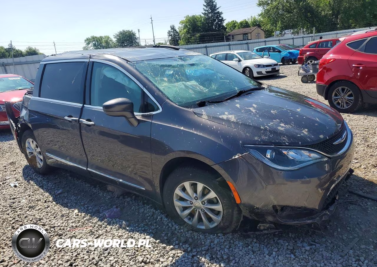 2017 Chrysler Pacifica Touring L VIN:2C4RC1BG9HR762453 - 4