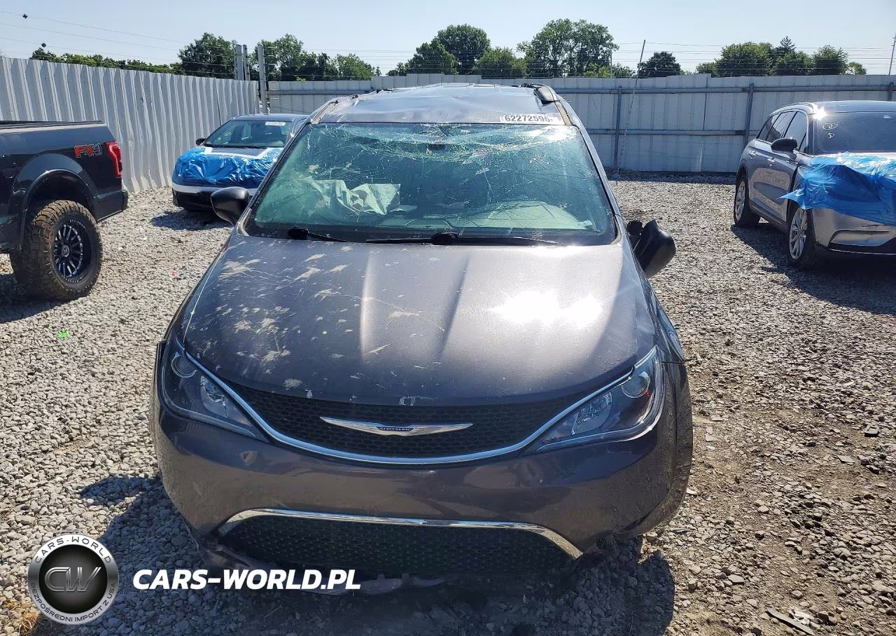2017 Chrysler Pacifica Touring L VIN:2C4RC1BG9HR762453 - 5