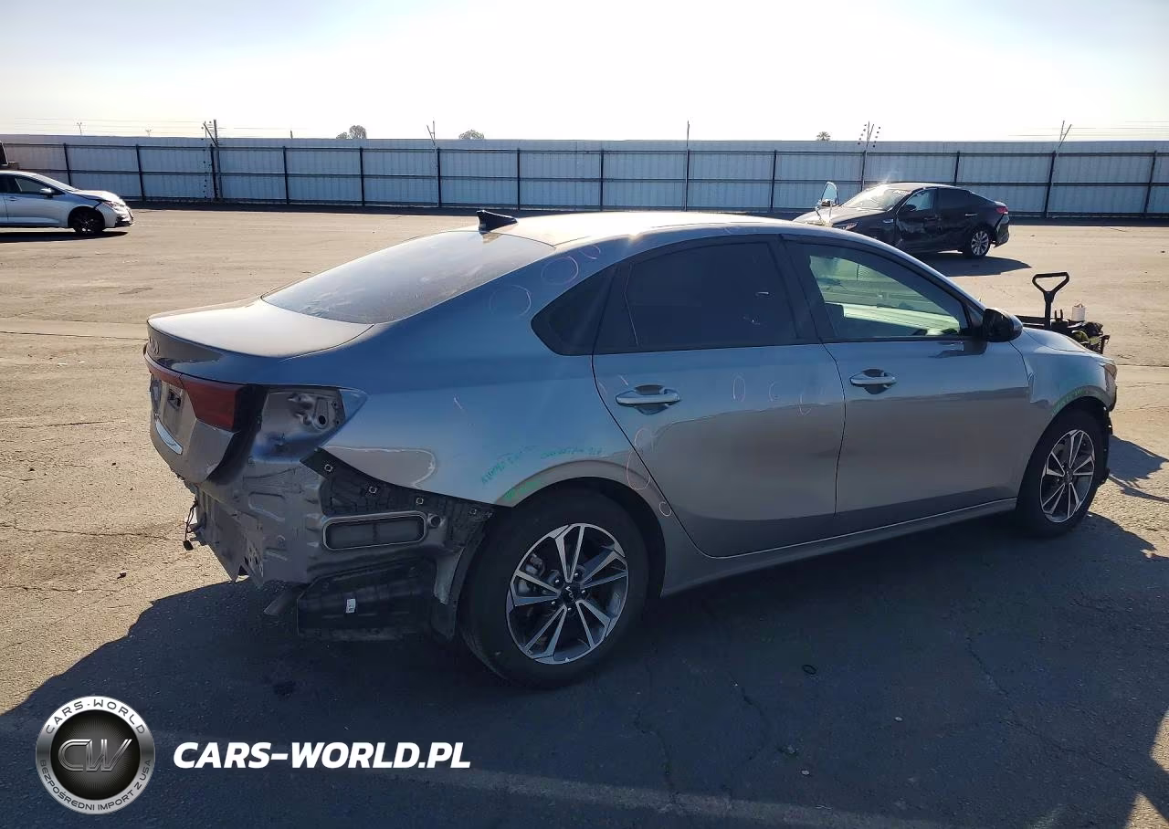 2024 Kia Forte Lxs VIN:3KPF24AD2RE794937 - 3