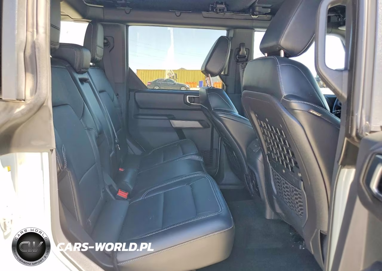 2021 Ford Bronco First Edition VIN:1FMEE5EP7MLA42031 - 11