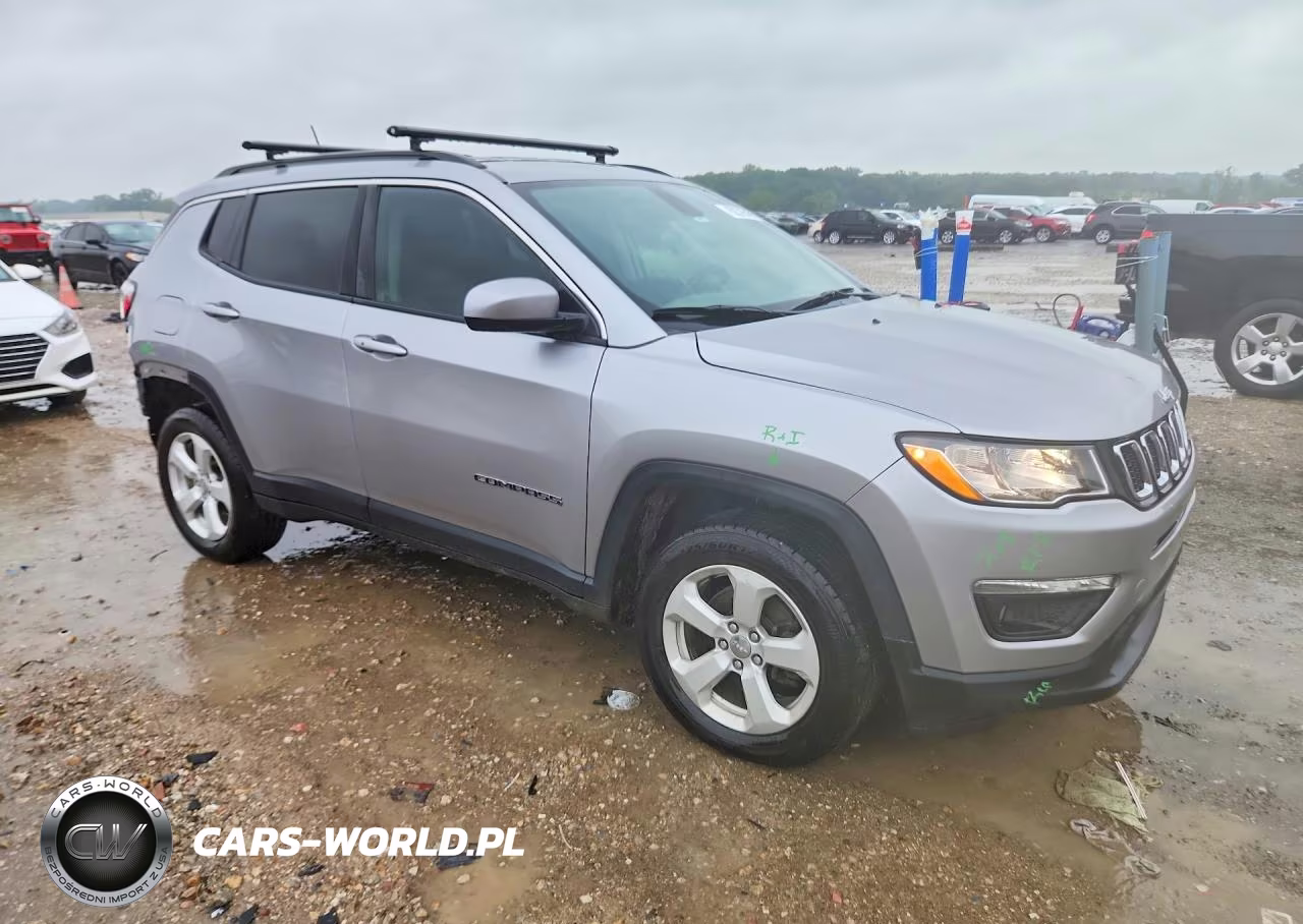 2019 Jeep Compass Latitude VIN:3C4NJDBBXKT592635 - 4