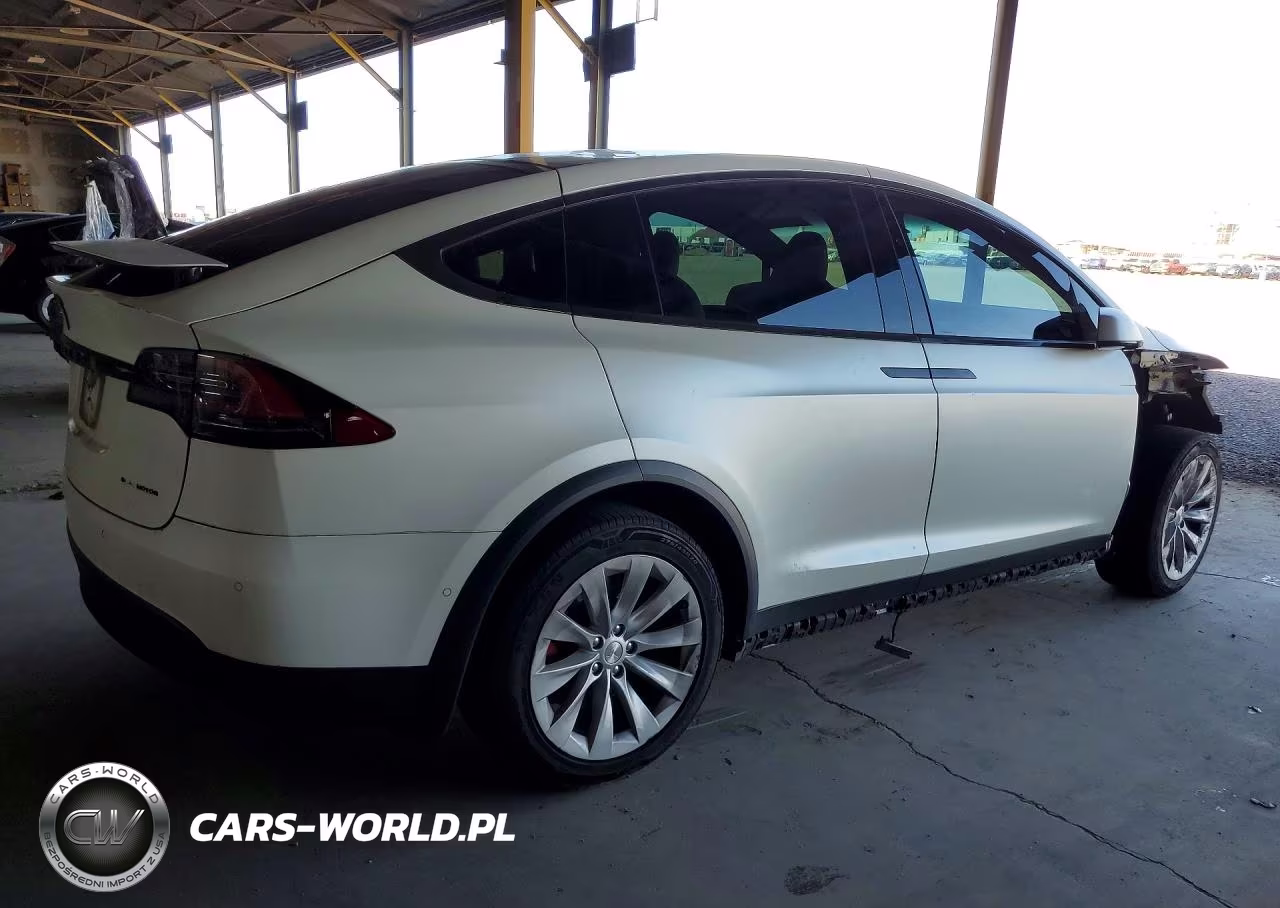 2020 Tesla Model X VIN:5YJXCAE2XLF285091 - 3