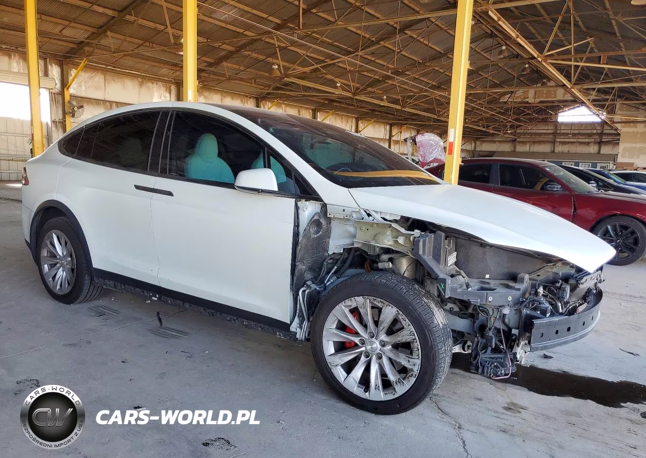 2020 Tesla Model X VIN:5YJXCAE2XLF285091 - 4