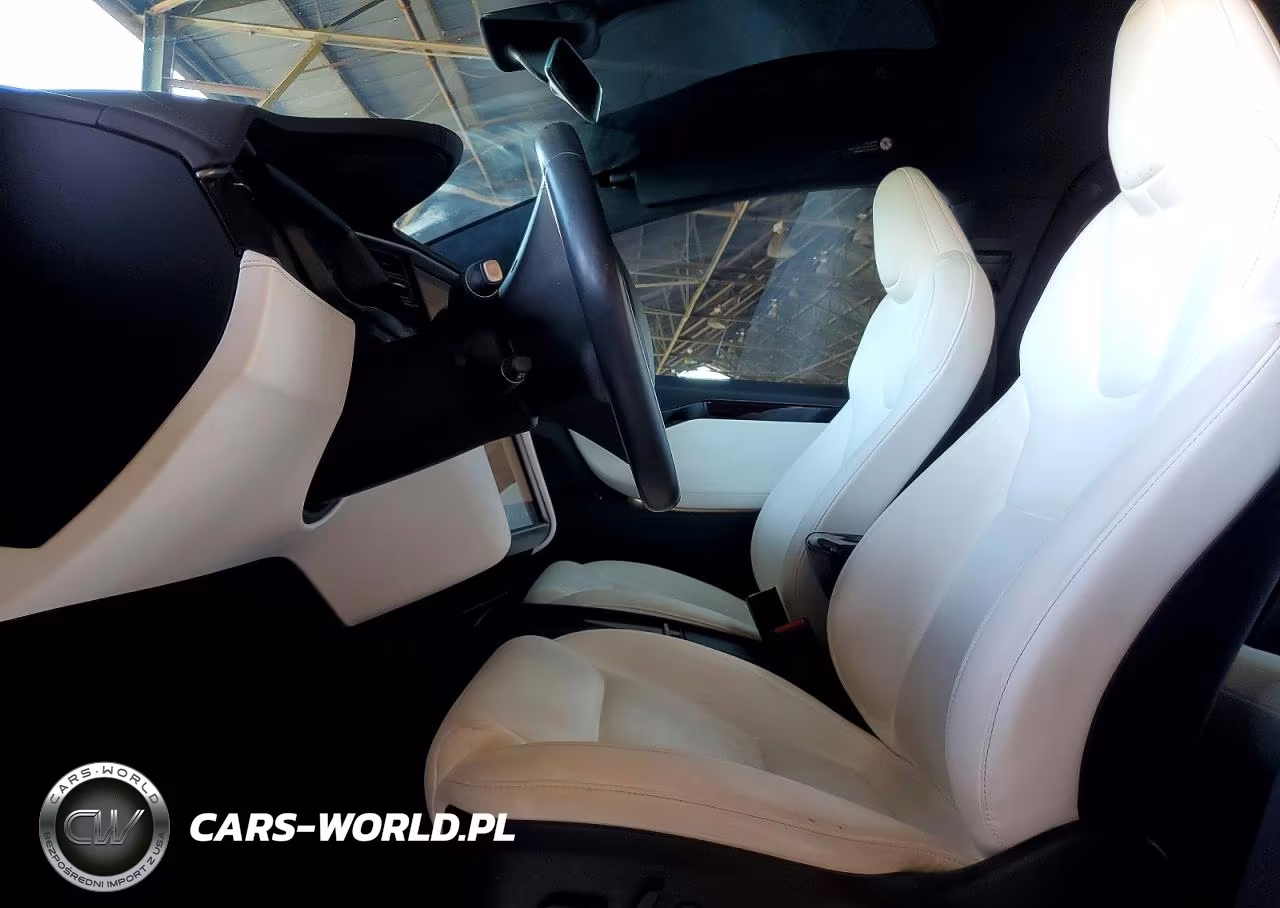 2020 Tesla Model X VIN:5YJXCAE2XLF285091 - 7