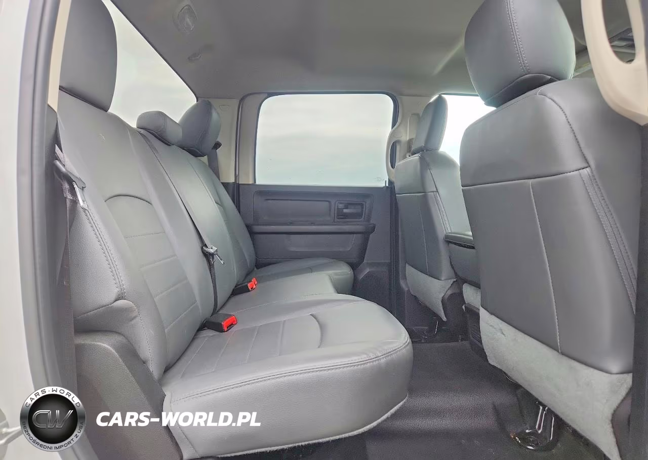 2019 Ram 1500 Classic Tradesman VIN:1C6RR6KM7KS750882 - 10