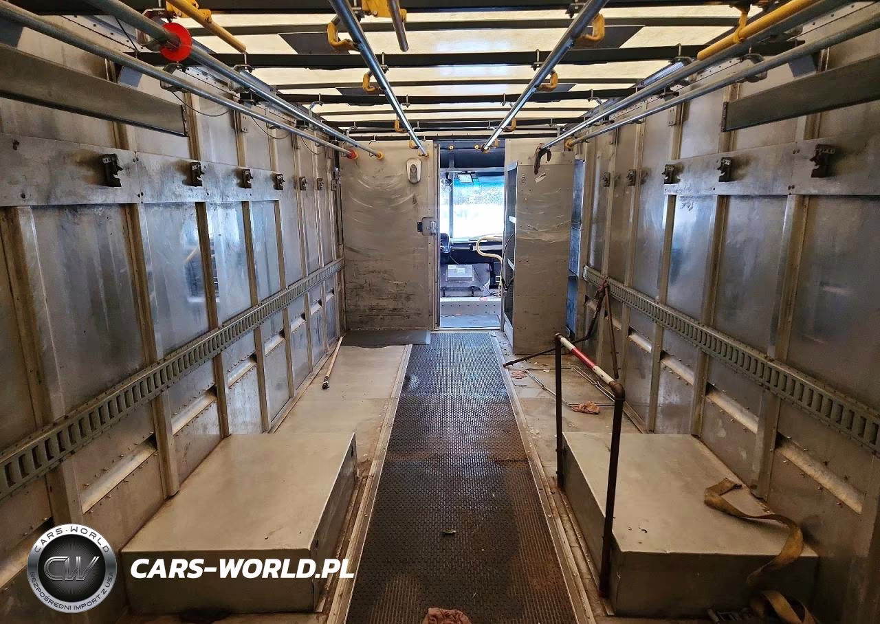 2011 Ford F59 Delivery Truck VIN:1F66F5KY2B0A10740 - 10