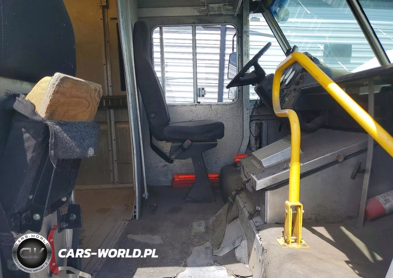 2008 Freightliner Chassis M - Delivery Truck VIN:4UZAAPDU48CAA9084 - 7