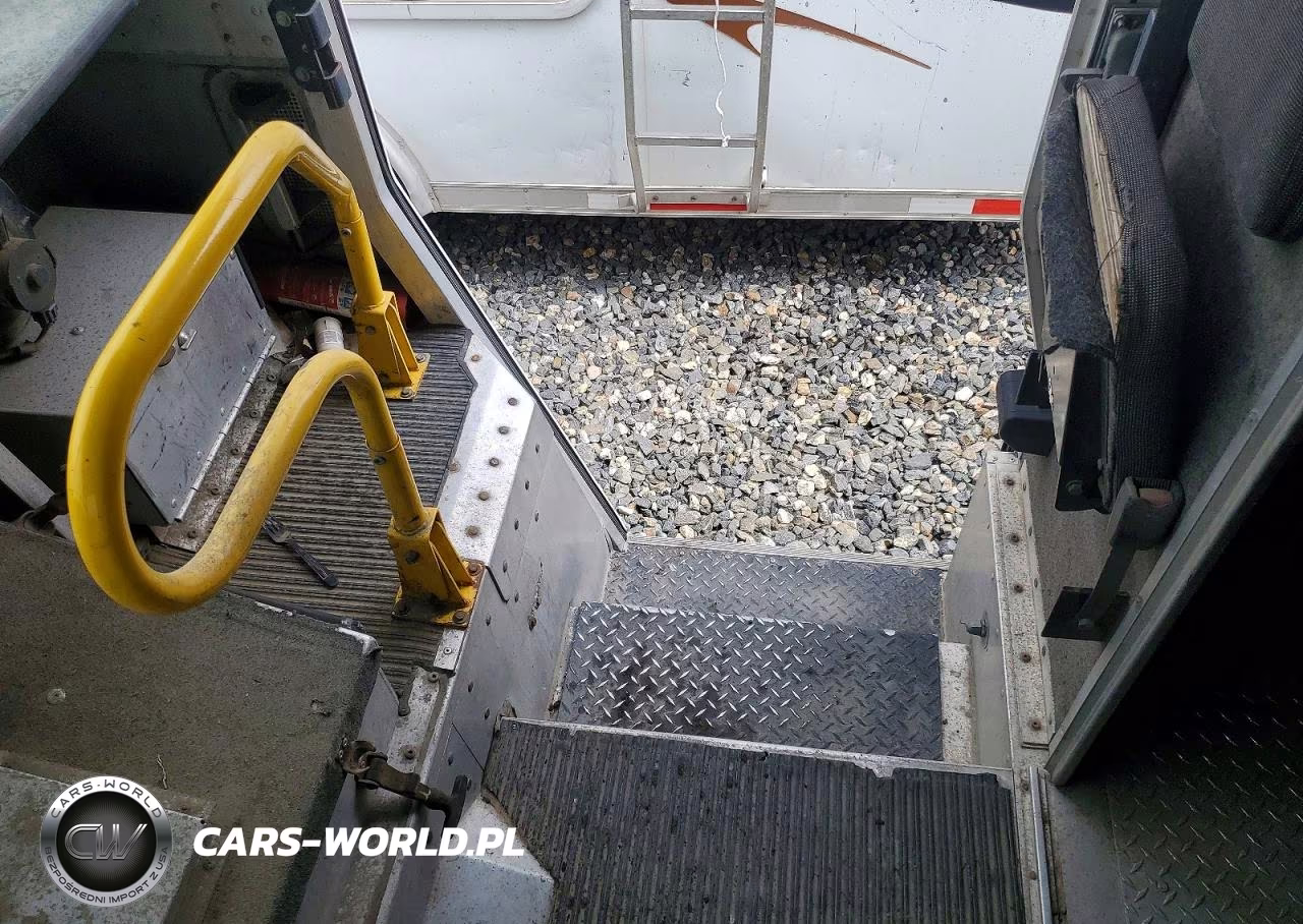 2008 Freightliner Mt45 Chassis Delivery Truck VIN:4UZAANDU78CAJ2733 - 11