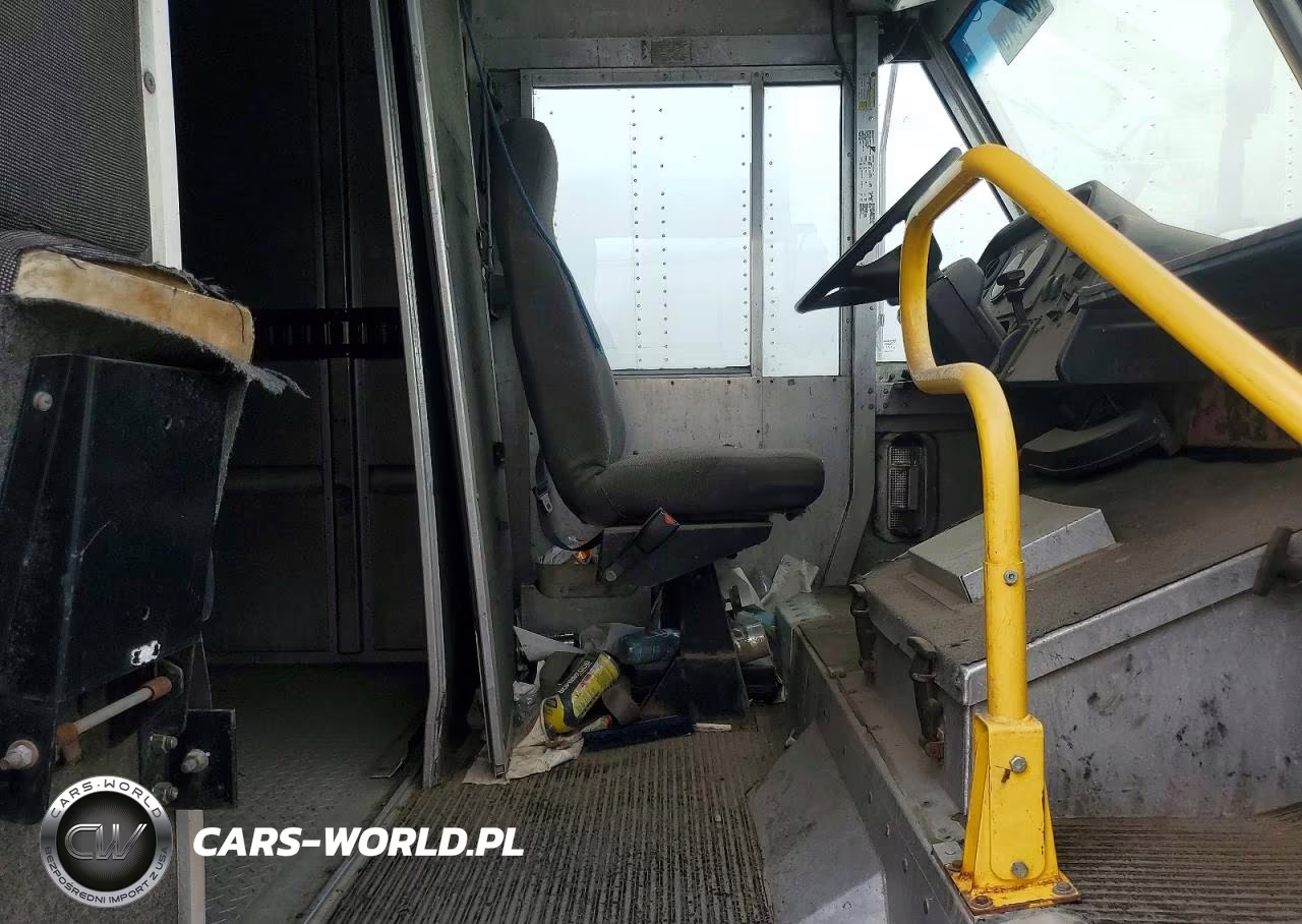2008 Freightliner Mt45 Chassis Delivery Truck VIN:4UZAANDU78CAJ2733 - 7