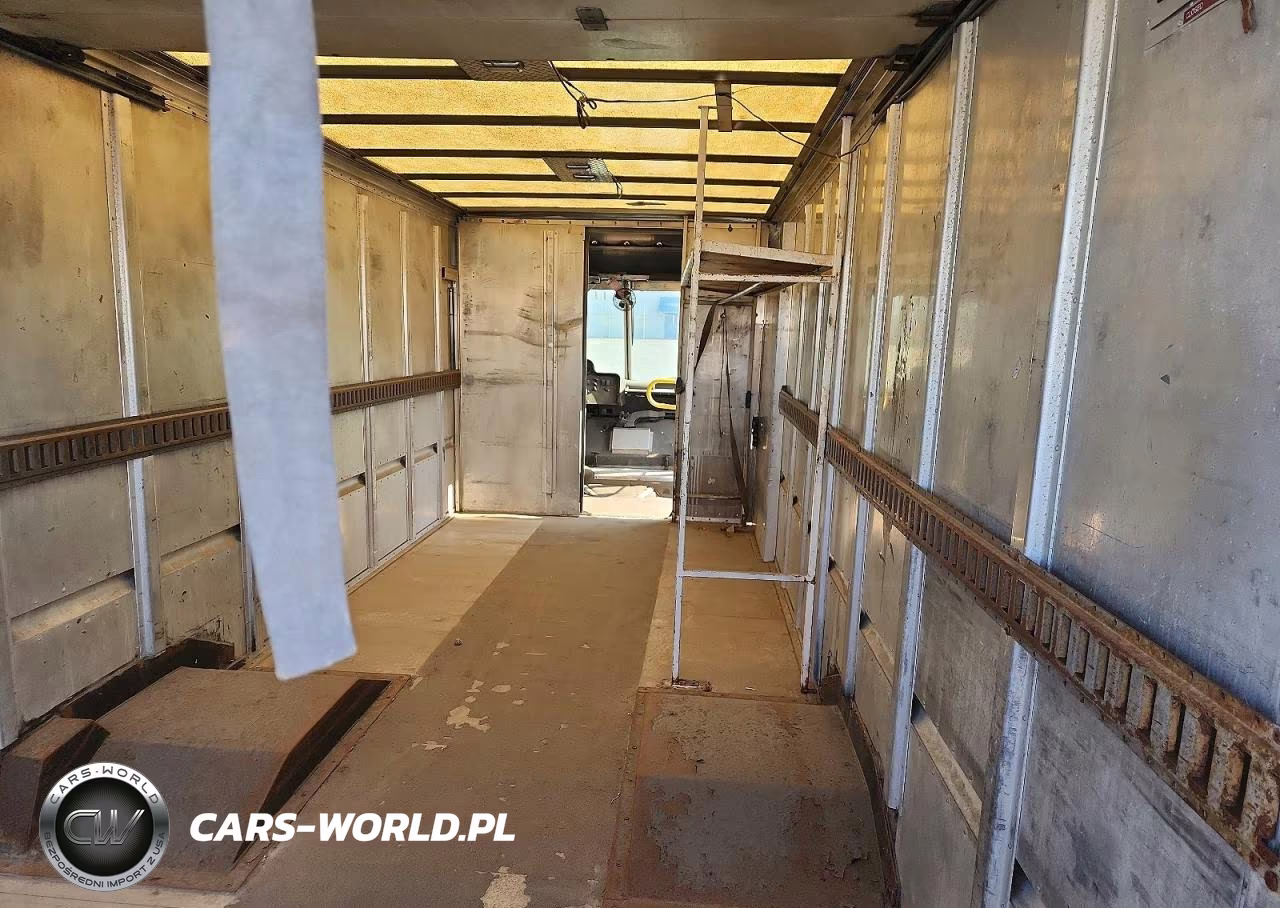 2006 Freightliner Chassis M - Delivery Truck VIN:4UZAAPDH06CV12385 - 10