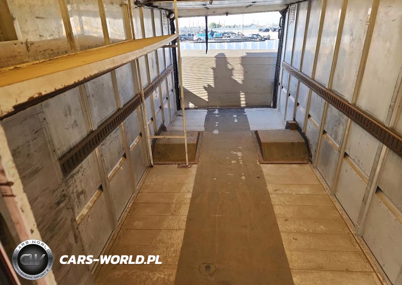 2006 Freightliner Chassis M - Delivery Truck VIN:4UZAAPDH06CV12385 - 11