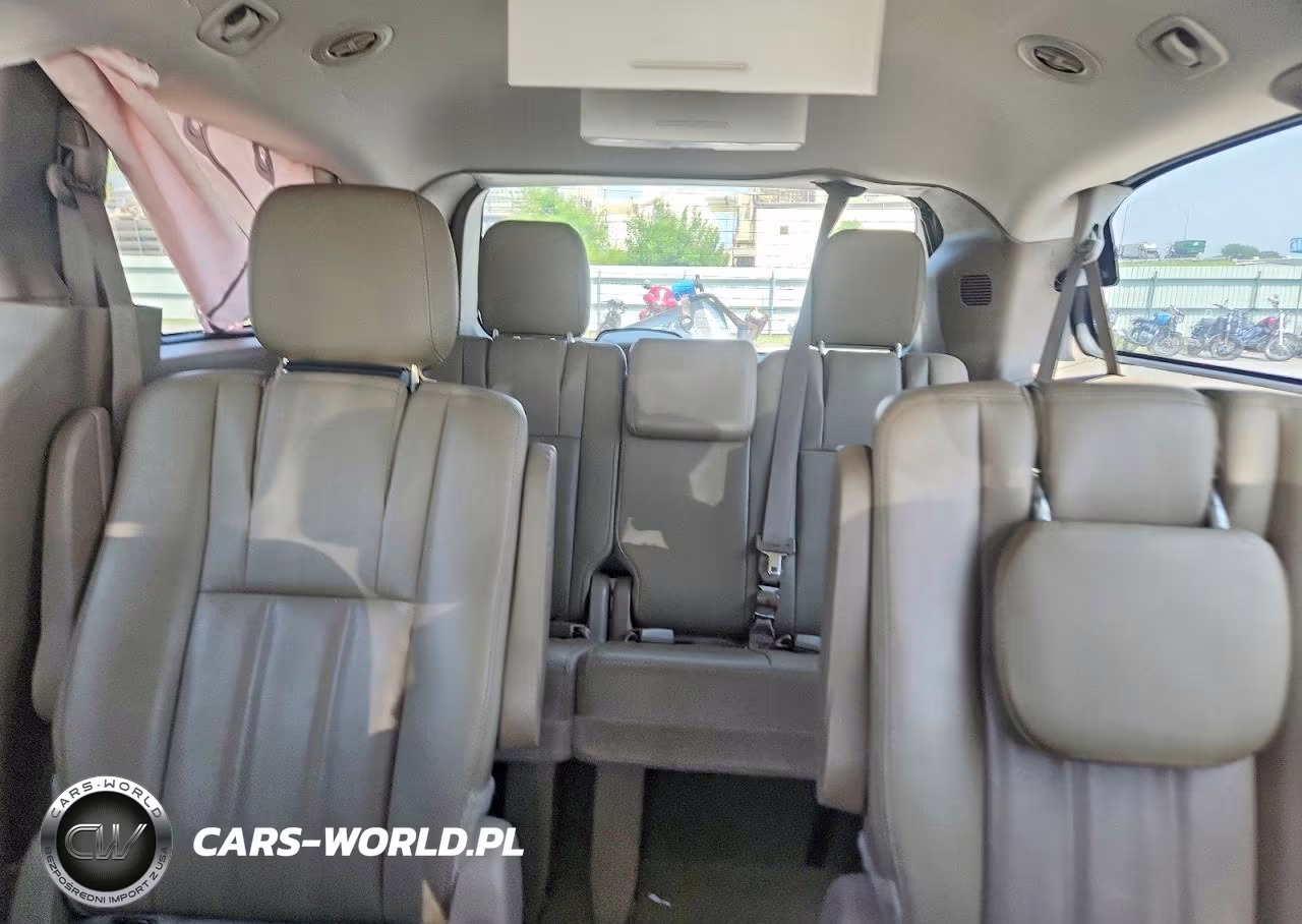 2016 Chrysler Town & Country Touring VIN:2C4RC1BG9GR245328 - 10