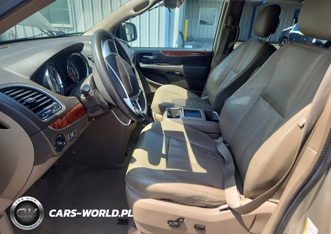 2016 Chrysler Town & Country Touring VIN:2C4RC1BG9GR245328 - 7