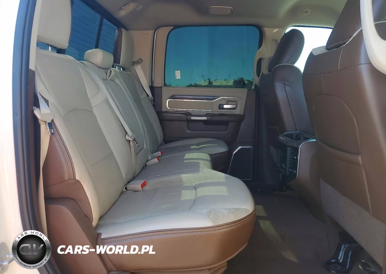 2019 Ram 2500 Laramie VIN:3C6UR5FL8KG573448 - 10