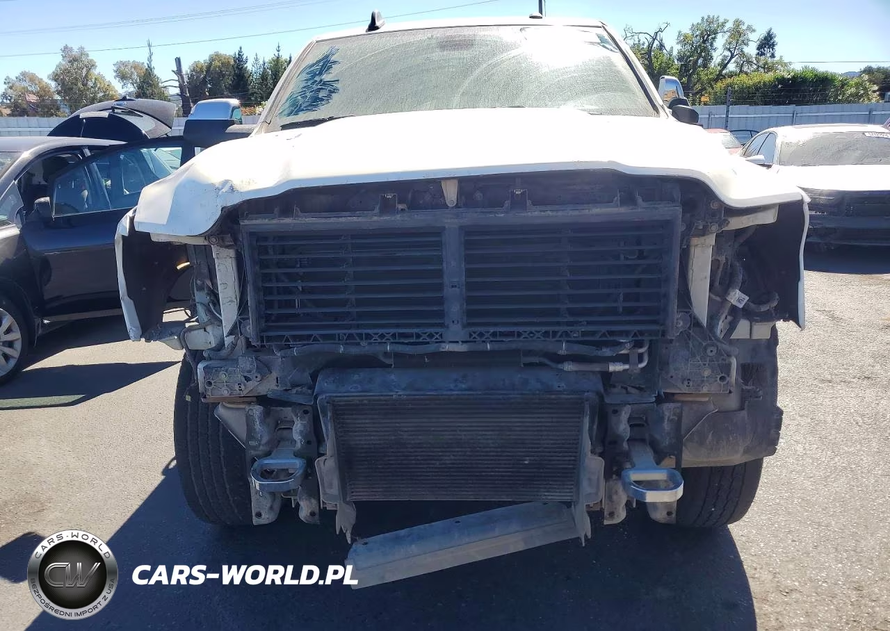 2019 Ram 2500 Laramie VIN:3C6UR5FL8KG573448 - 5