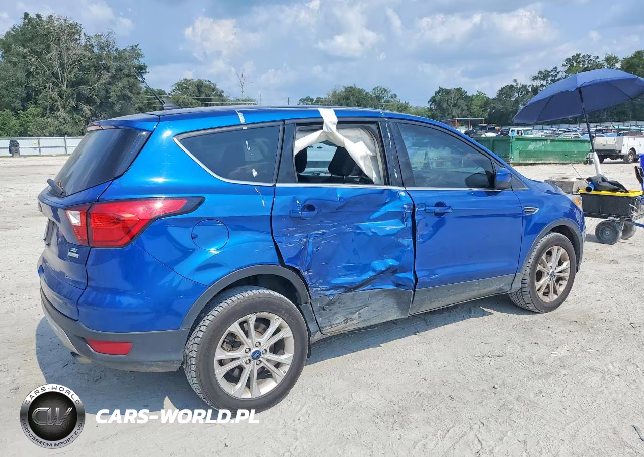 2019 Ford Escape Se VIN:1FMCU0GD0KUA64346 - 3